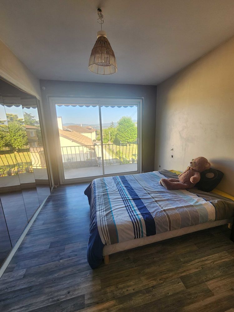 Maison individuelle 133 m² €" Terrain 800 m² €" DPE B €" Garage 40 m² €" Roussillon