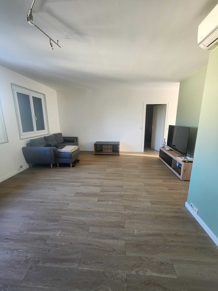 Maison individuelle 133 m² €" Terrain 800 m² €" DPE B €" Garage 40 m² €" Roussillon