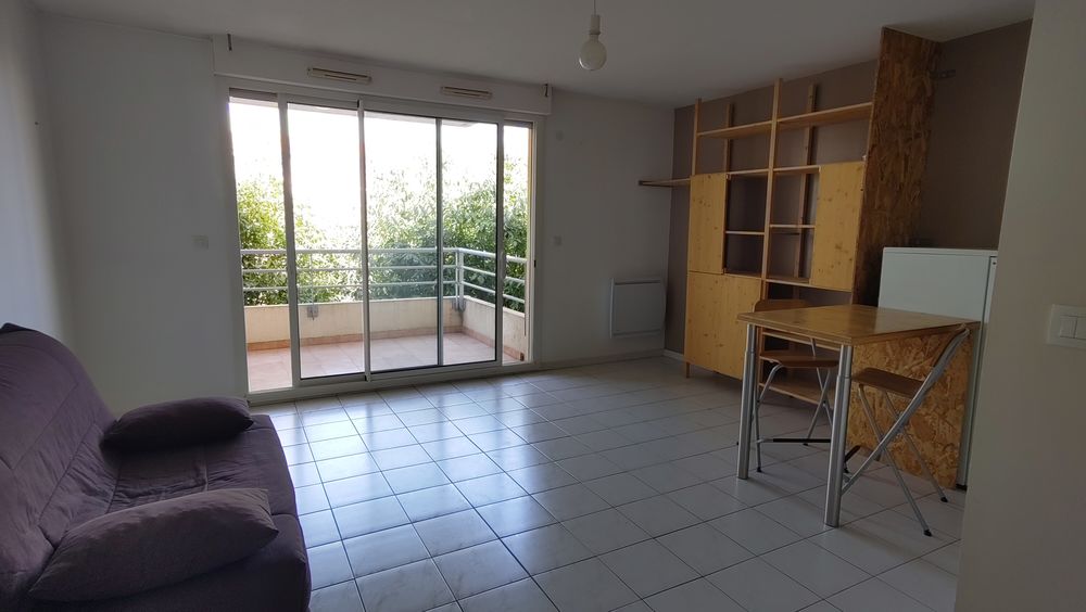 STUDIO LUMINEUX 29 m² AVEC PARKING - RARE EN CENTRE-VILLE