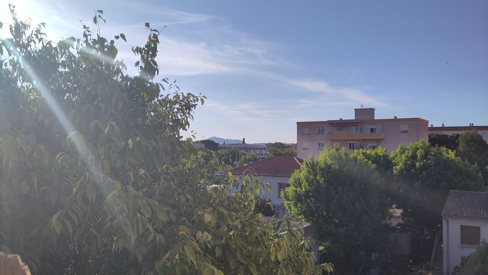 STUDIO LUMINEUX 29 m² AVEC PARKING - RARE EN CENTRE-VILLE