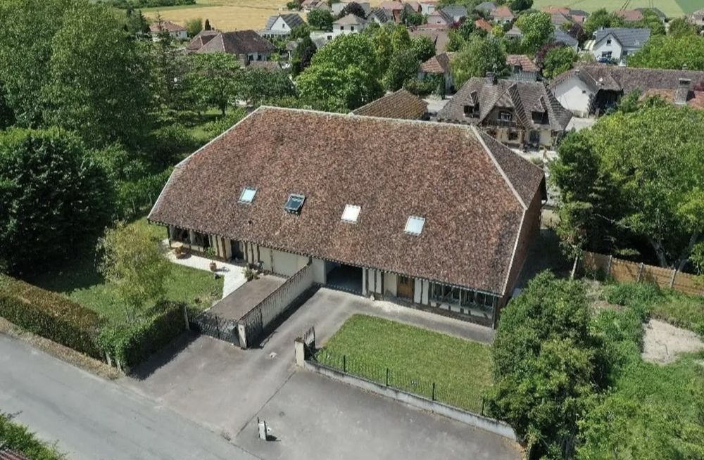 CORPS DE FERME RENOVE 300 M2 AVEC 6 CHAMBRES + GRANGE 300M2