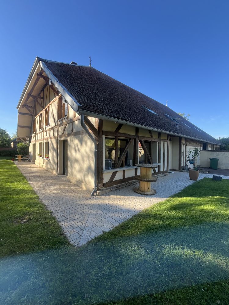 CORPS DE FERME RENOVE 300 M2 AVEC 6 CHAMBRES + GRANGE 300M2