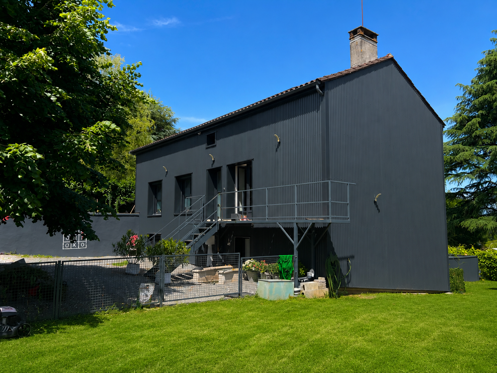 PÉRIGUEUX - Maison atypique 150 m² - DPE A - Terrain 800
