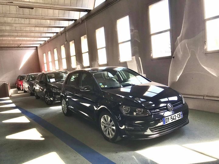 batiment industriel , avec terrain parkings.