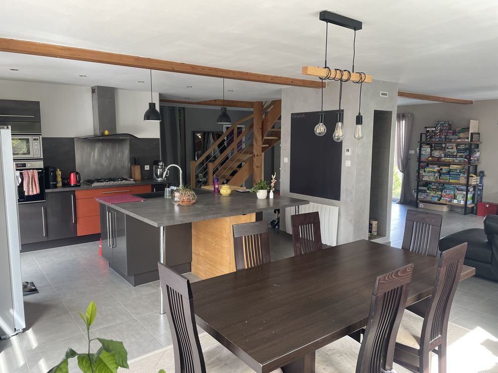 Maison familiale 192 m², DPE C, Piscine au sel chauffée, Etouvans