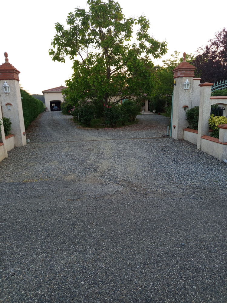 maison et grand garage