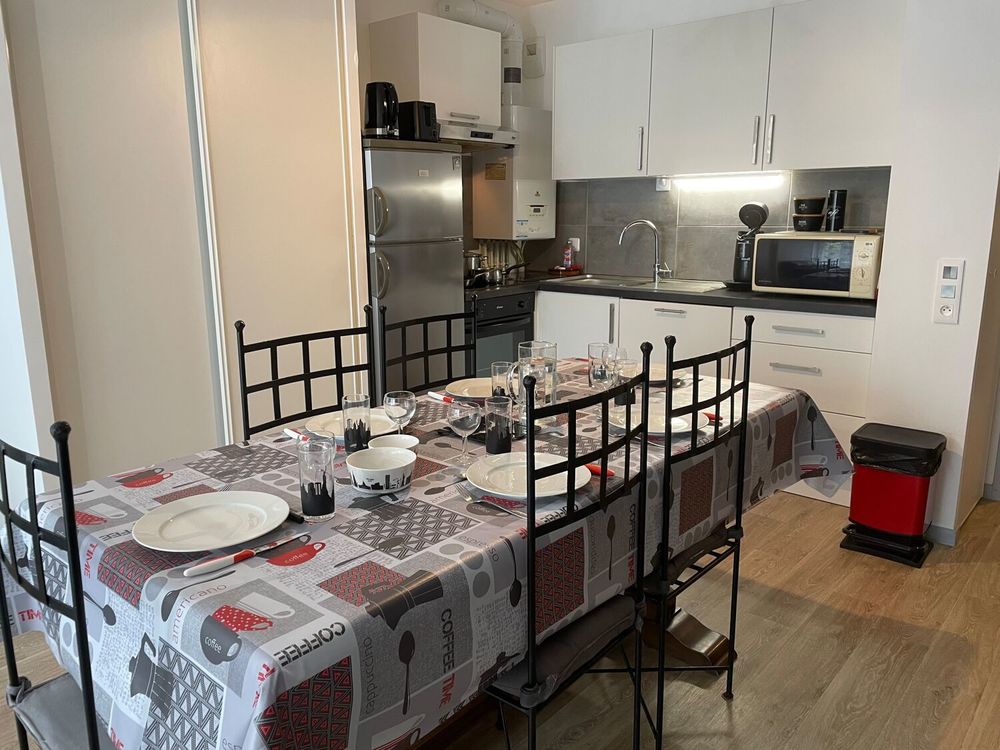 Apt T3, 2 chambres (5 couchages), proche tram, avec parking