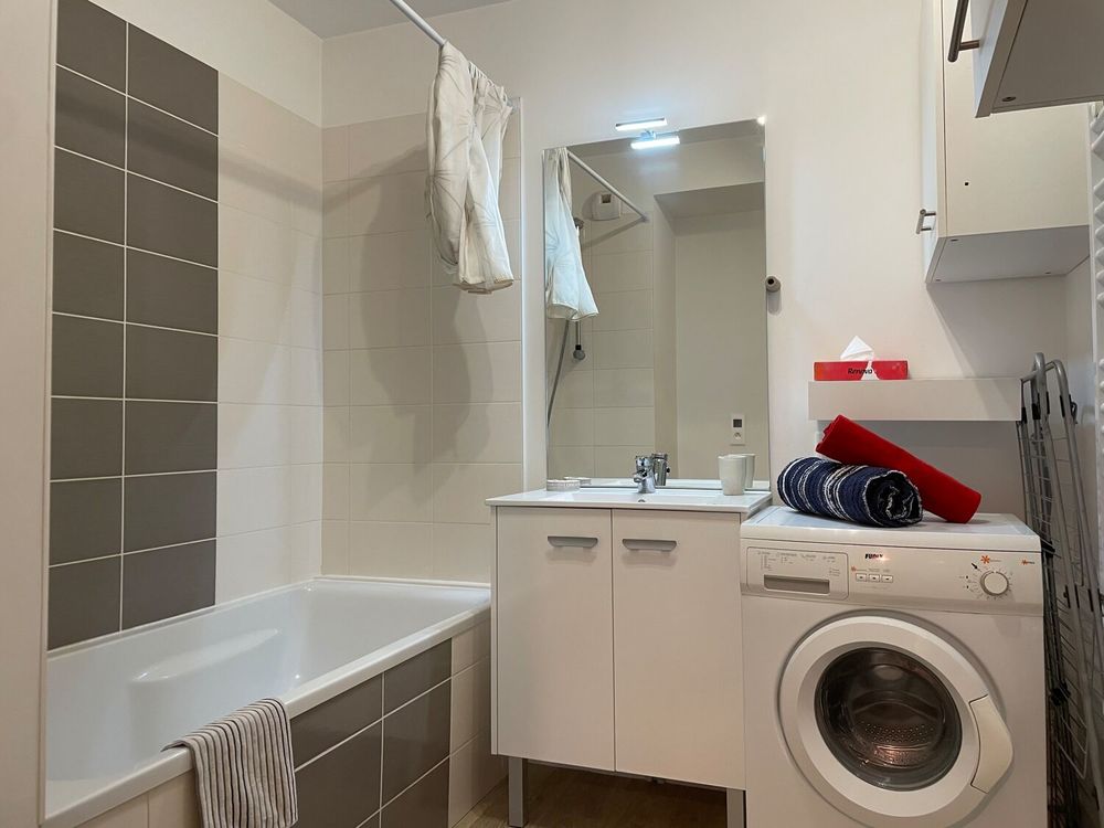 Apt T3, 2 chambres (5 couchages), proche tram, avec parking