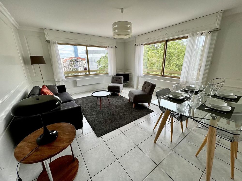LYON CENTRE QUARTIER SAXE GAMBETTA / T3 MEUBLE STANDING