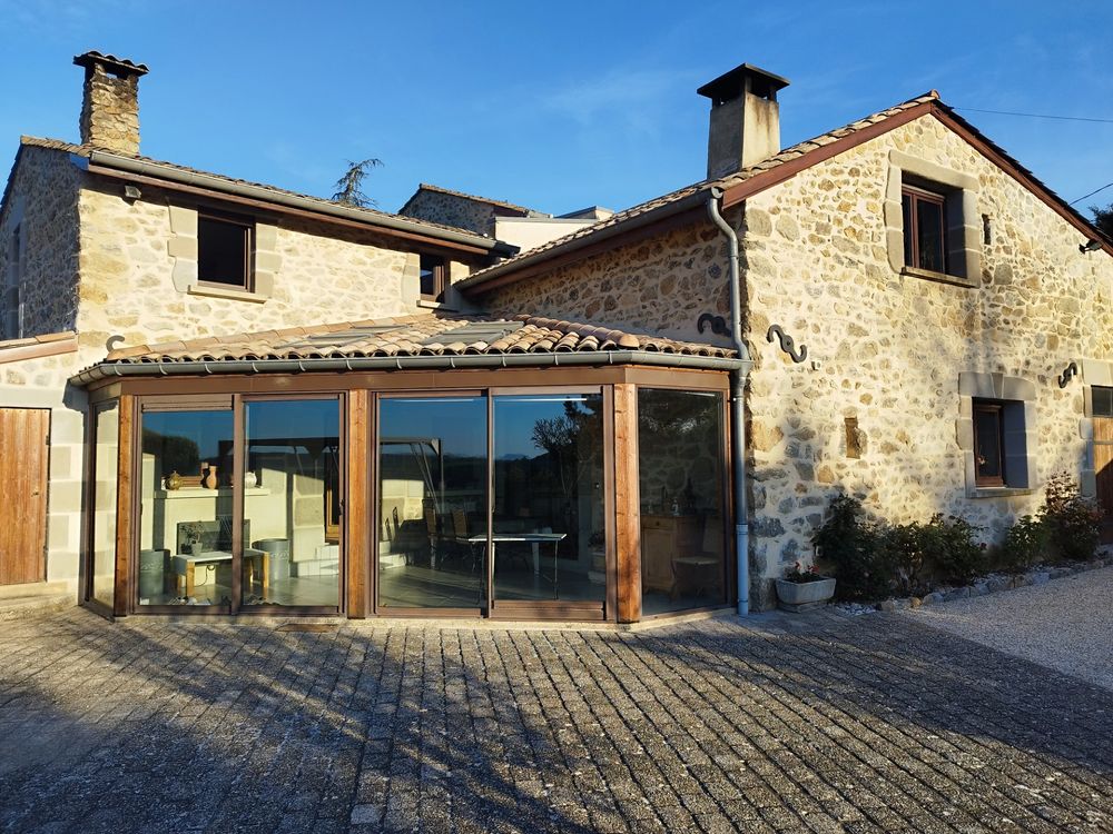 Mas en pierre entièrement rénovée avec vue panoramique