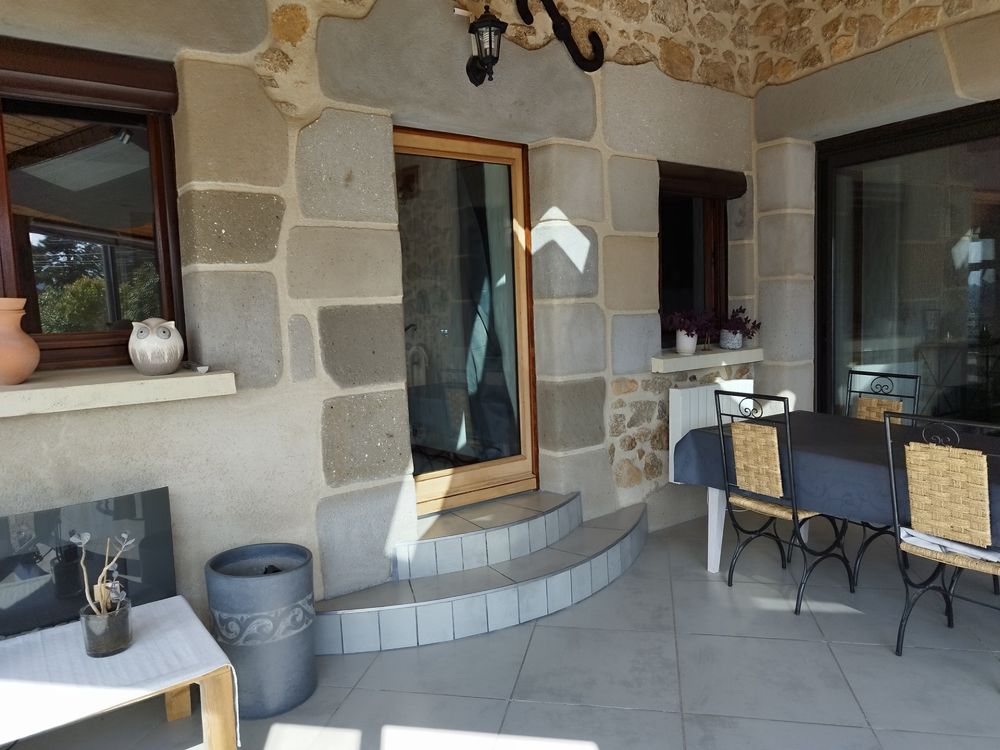 Mas en pierre entièrement rénovée avec vue panoramique