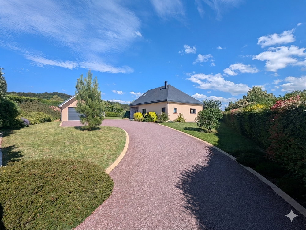 Maison de 230 m², DPE A, 4 chambres, grands volumes, arborée