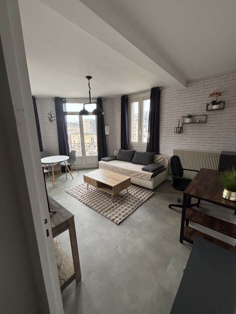 Beau T2 rénové et meublé