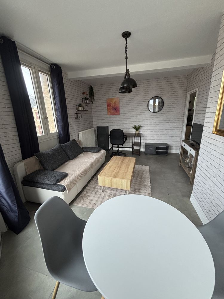 Beau T2 rénové et meublé