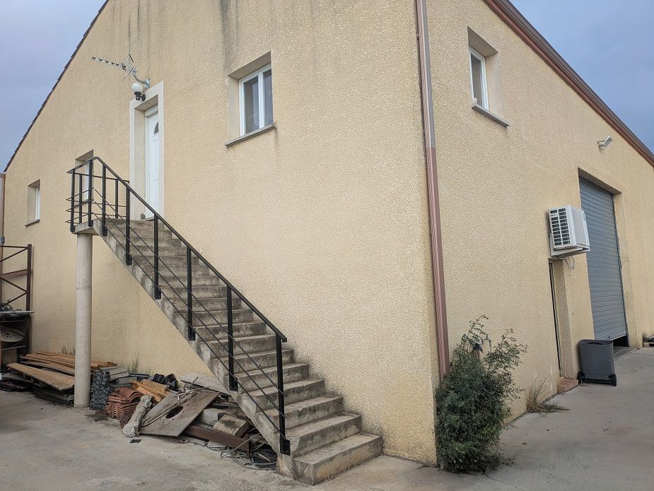Entrepôt hangar, bureau, habitation 290 m² sur terrain 520m2