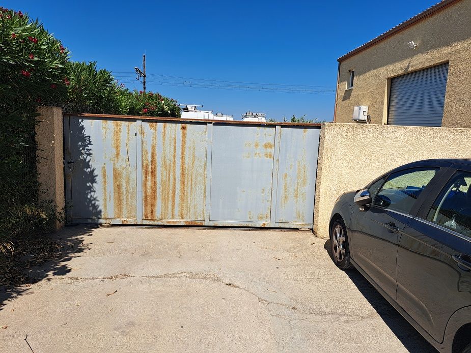 Entrepôt hangar, bureau, habitation 290 m² sur terrain 520m2
