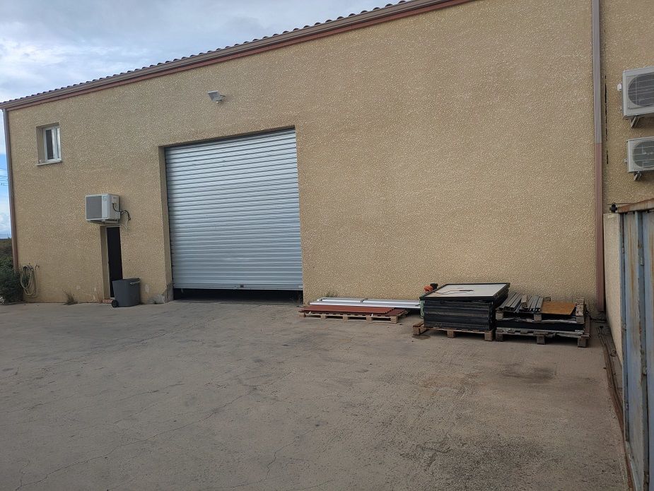 Entrepôt hangar, bureau, habitation 290 m² sur terrain 520m2