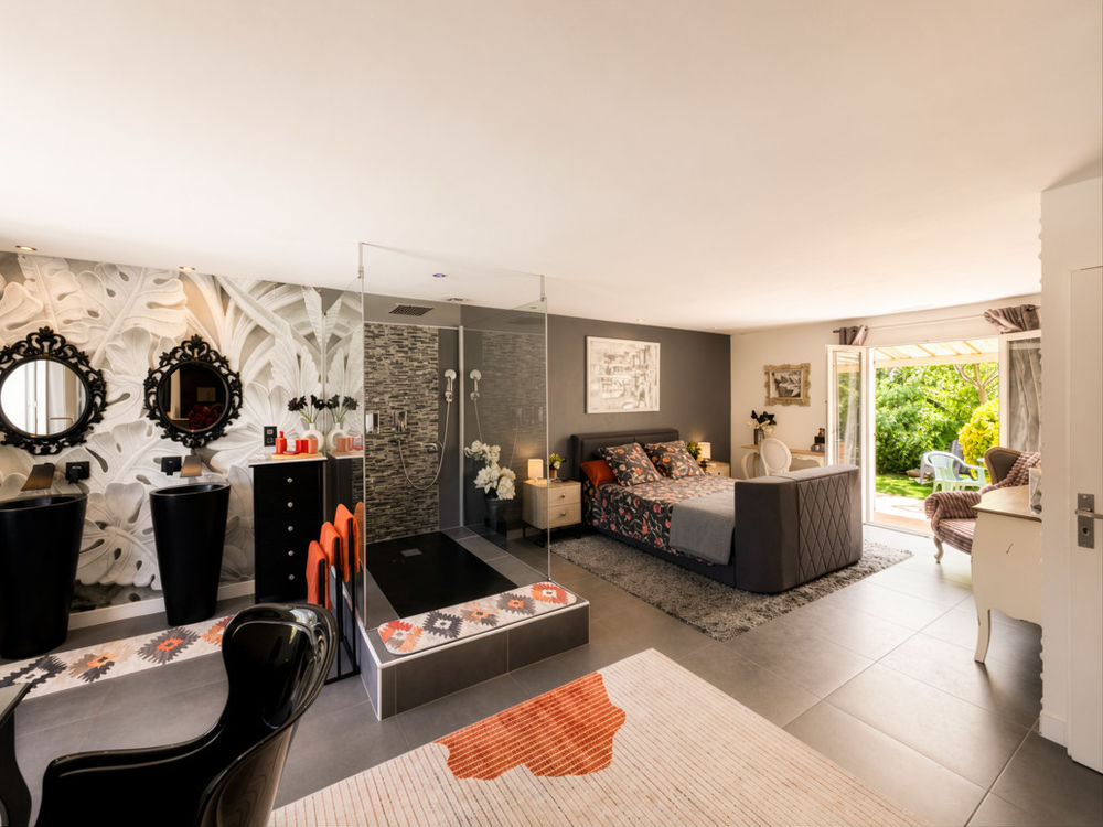 VILLA 231m2, PISCINE,JACUZZI, 2 APPARTEMENTS EN VIAGER LIBRE