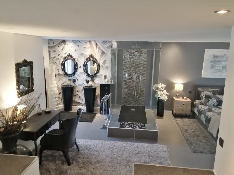 VILLA 231m2, PISCINE,JACUZZI, 2 APPARTEMENTS EN VIAGER LIBRE