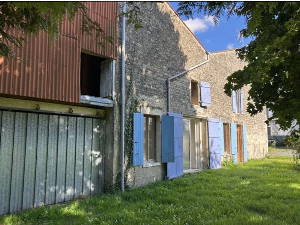 Grande maison avec jardin et dépendances