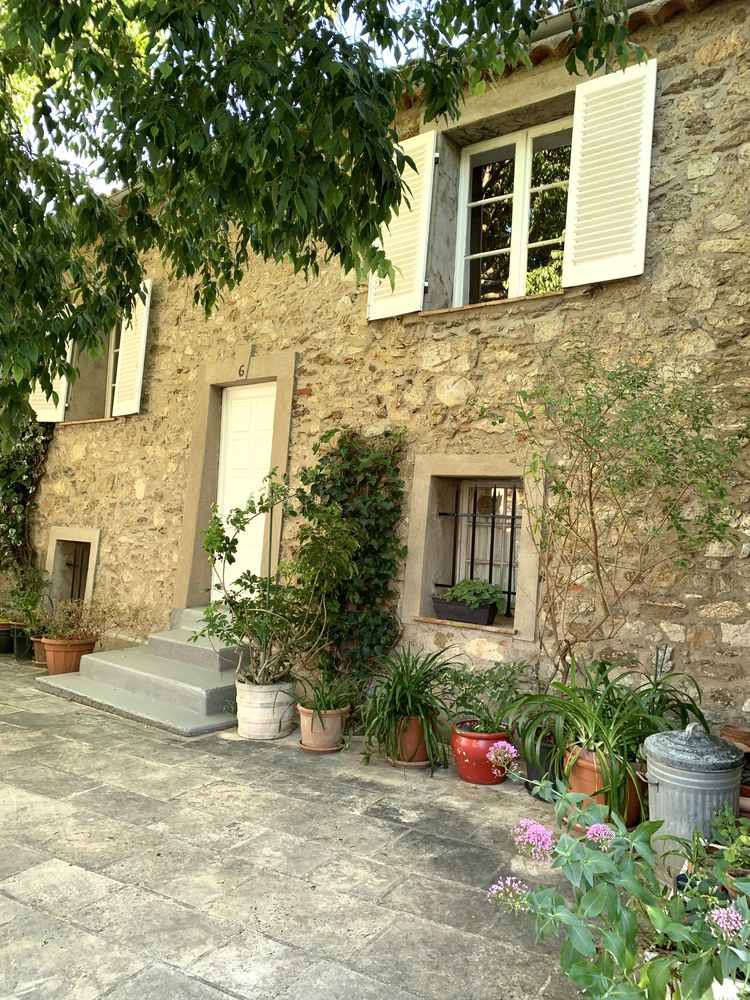 d'une MAISON PROVENCALE RARE à GRIMAUD sous le CHATEAU