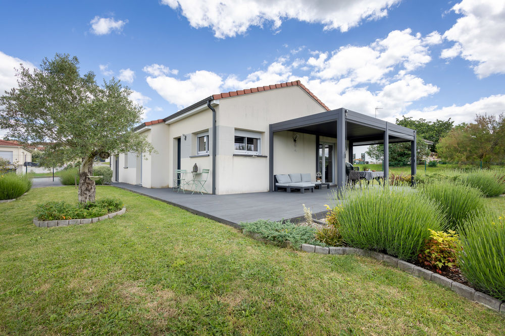 Maison récente sur terrain plat