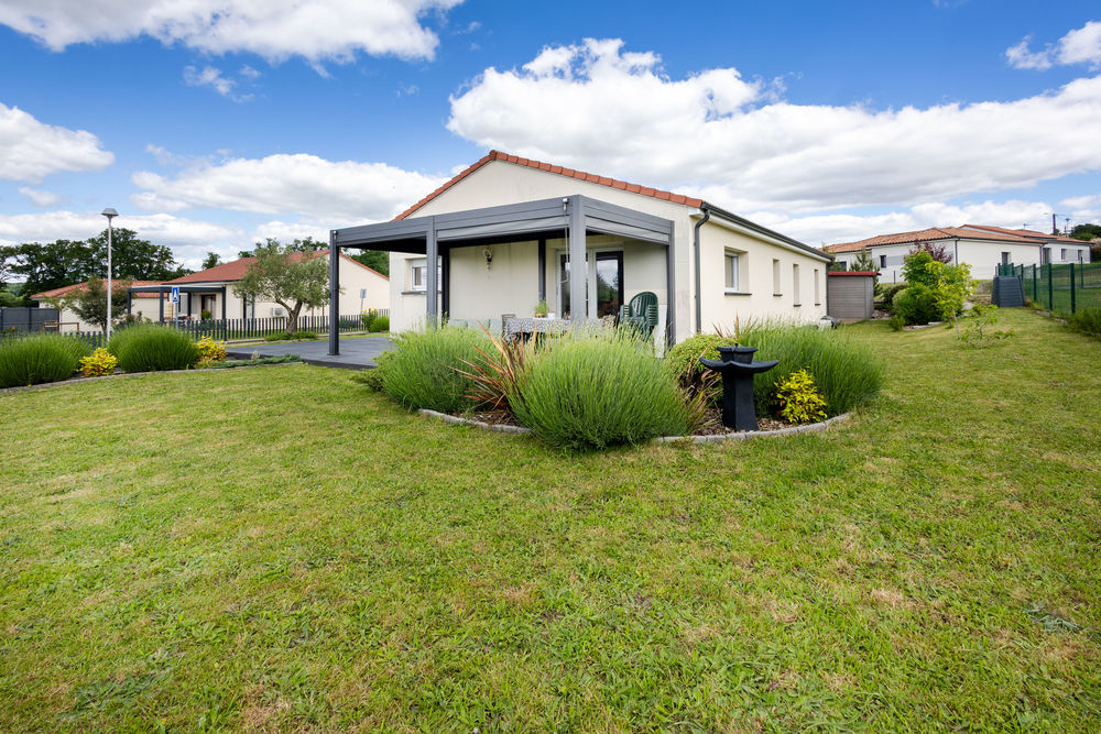 Maison récente sur terrain plat