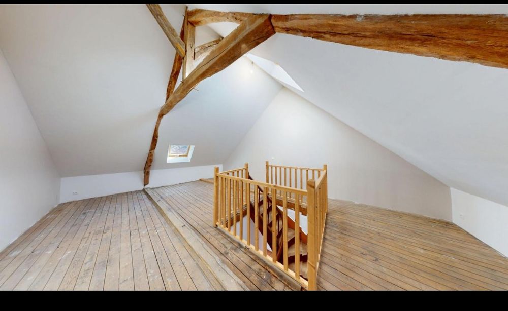 Maison de bourg avec cour et dépendance