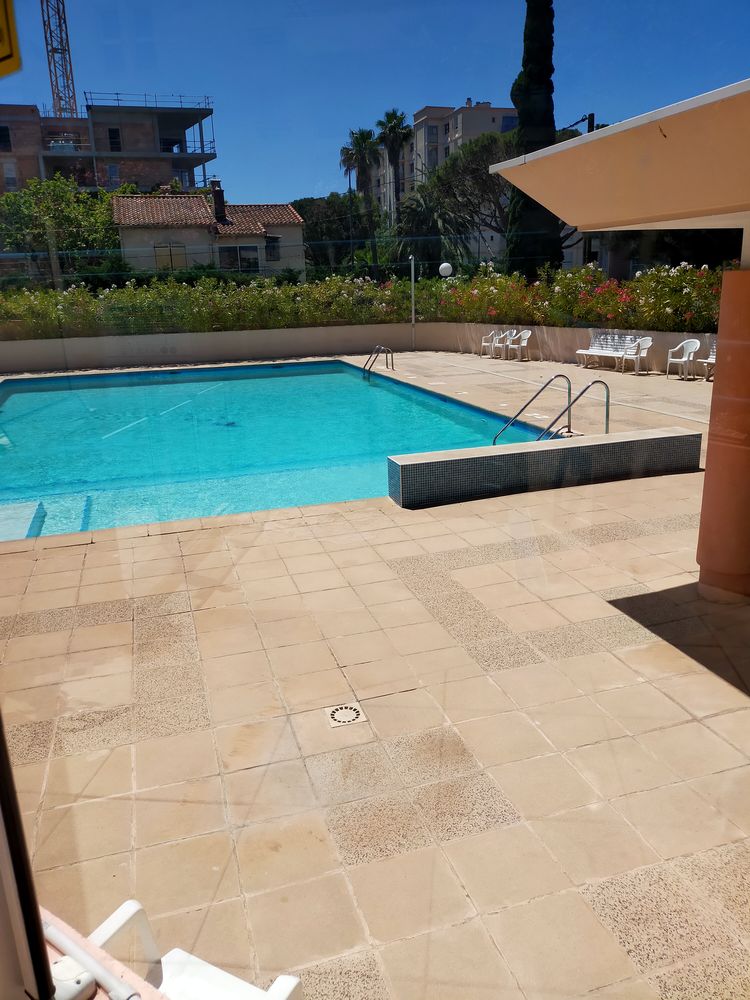 FREJUS PLAGE STUDIO T1 200M PLAGES COMMERCES PISCINE STANDI
