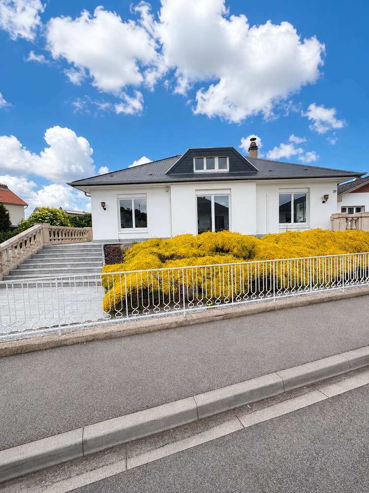 EXCEPTIONNELLE MAISON INDIVIDUELLE DE 340 m² RENOVE
