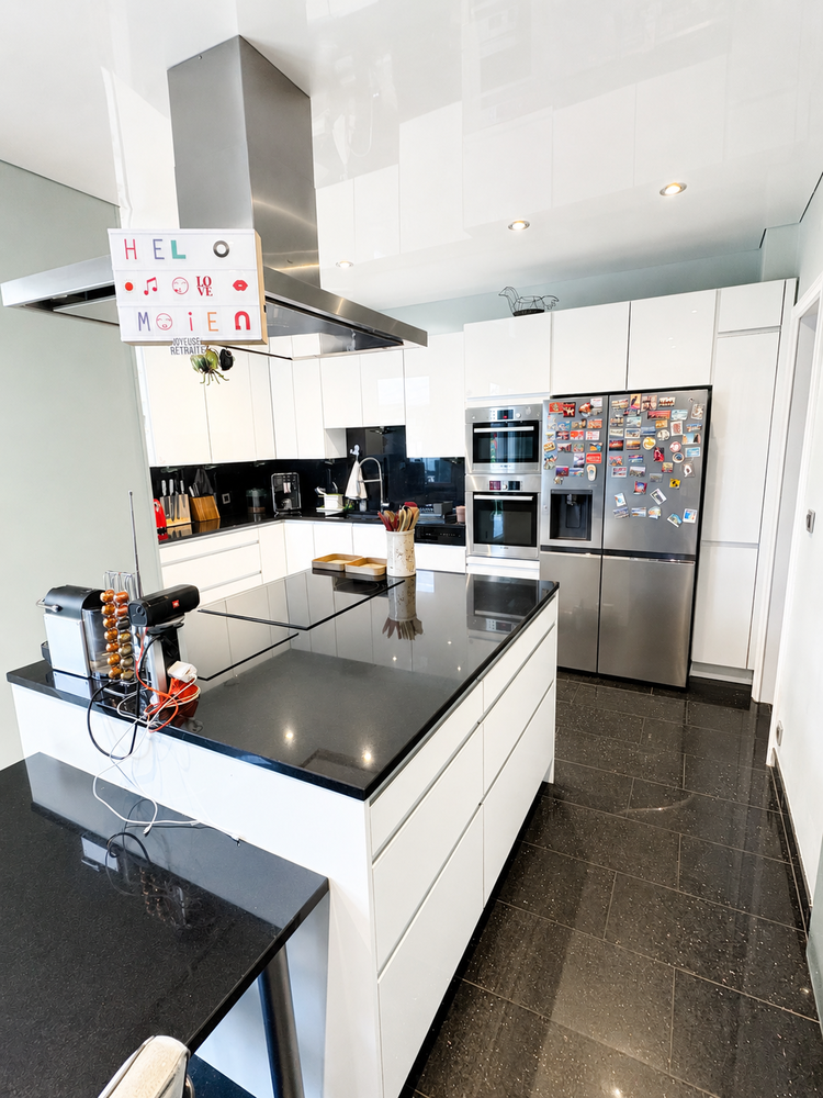 EXCEPTIONNELLE MAISON INDIVIDUELLE DE 340 m² RENOVE