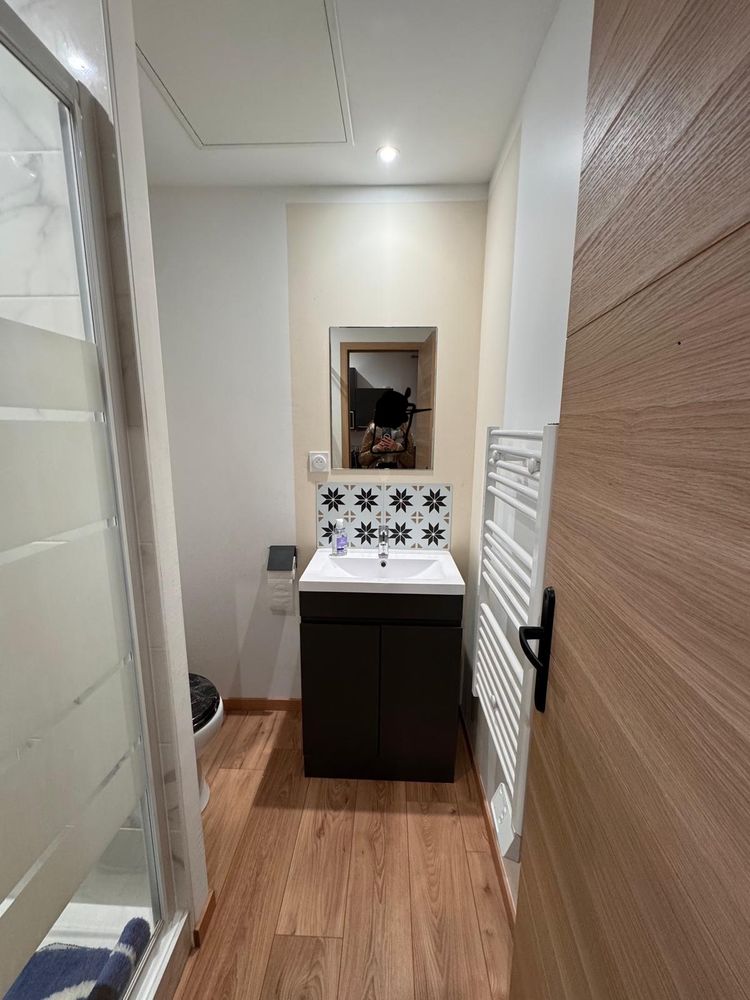 STUDIO MEUBLÉ 21 M2 AVEC PLACE DE PARKING ET CAVE.
