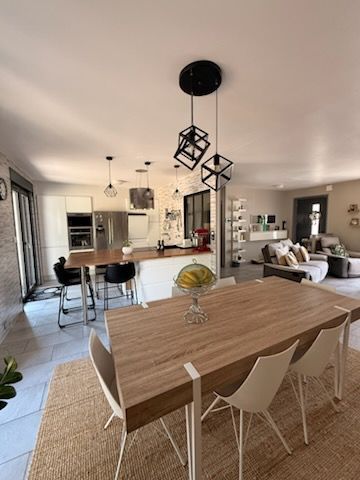 Maison familiale entièrement rénovée, jardin aucun travaux!