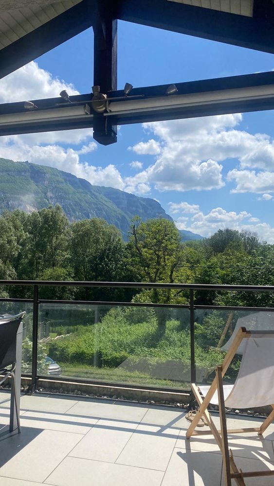Appartement moderne et meublé à 700m de la douane
