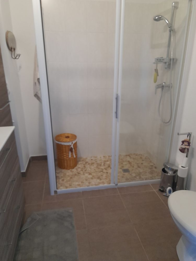Studio récent dans résidence avec piscine
