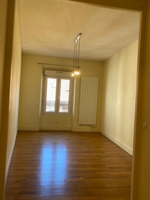 Europole, lumineux T2 de 55m², appartement traversant.