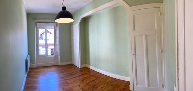 Europole, lumineux T2 de 55m², appartement traversant.
