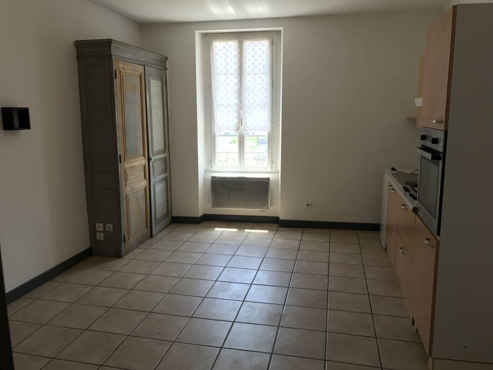 lot de 2 appartements 55m2 +35 m2 + 1 garage Idéal, investisseur. 12000€ de revenus annuel