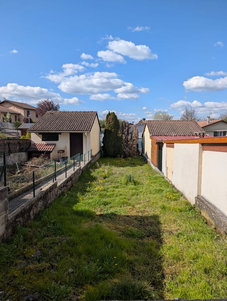 MAISON EN PIERRE 66 M² - JARDIN - 35 KM DE LYON - 135 000 £
