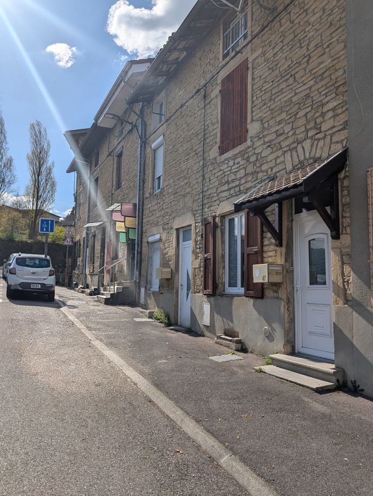 MAISON EN PIERRE 66 M² - JARDIN - 35 KM DE LYON - 135 000 £