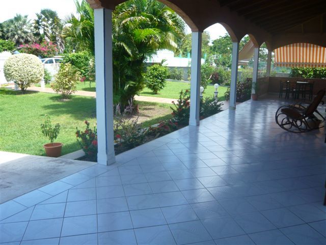 Villa située entre Le Moule et Saint François.