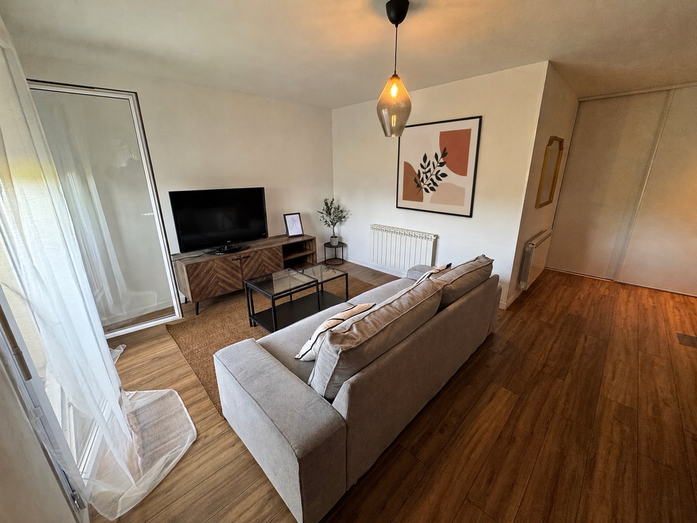 Appartement meublé lumineux - 52 m? - dernier étage - balcon