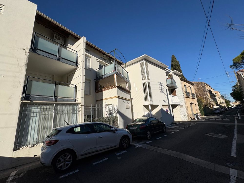 2 F2 + parkings au centre de Cournonterral (34)