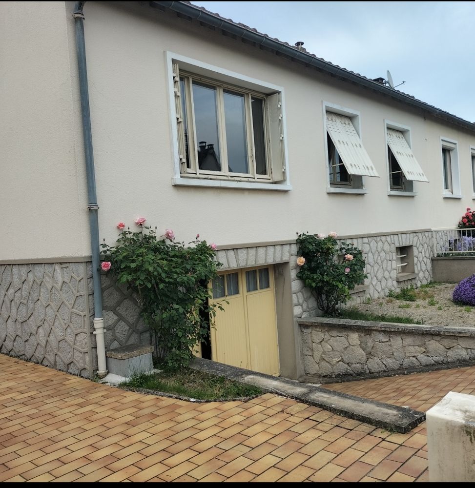 Solidité des années 60. Maison 5 pièces sur sous-sol