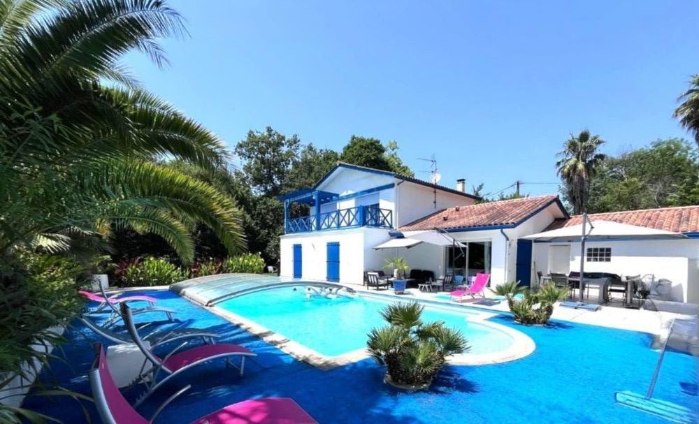 villa au pays basques, piscine et jardin, proche Bayonne