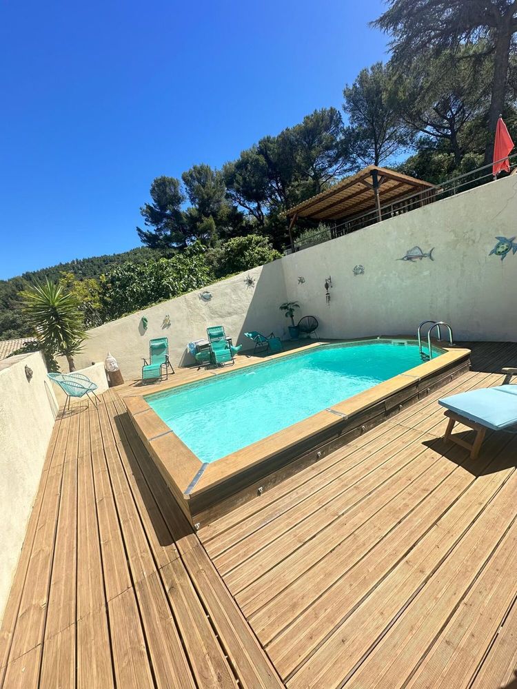 Maison de charme avec piscine à deux pas du centre de Gémeno