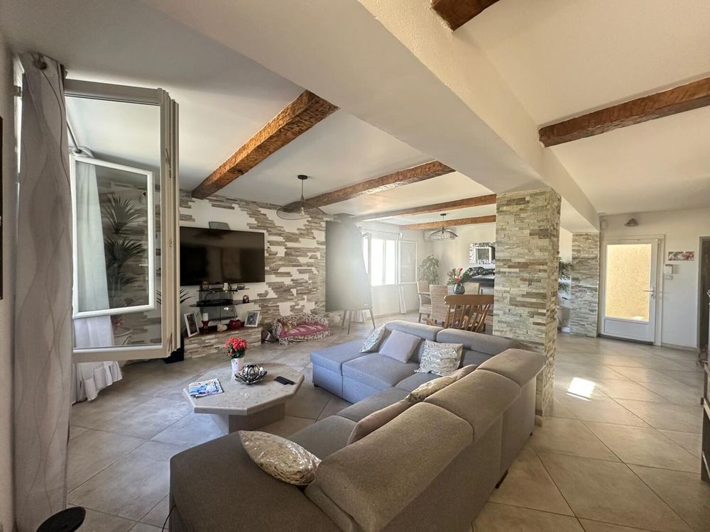 Maison de charme avec piscine à deux pas du centre de Gémeno