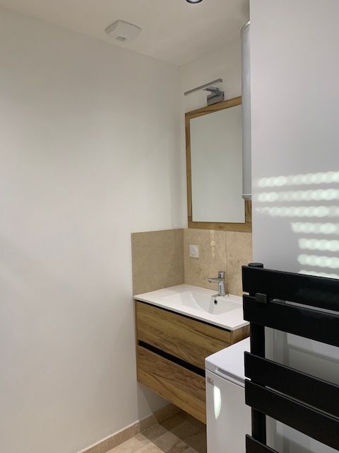 Studio entièrement rénové à neuf, meublé, prêt à vivre