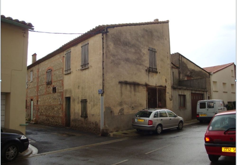 GRANGE ET LOGEMENT 204 M2. A LATOUR BAS ELNE
