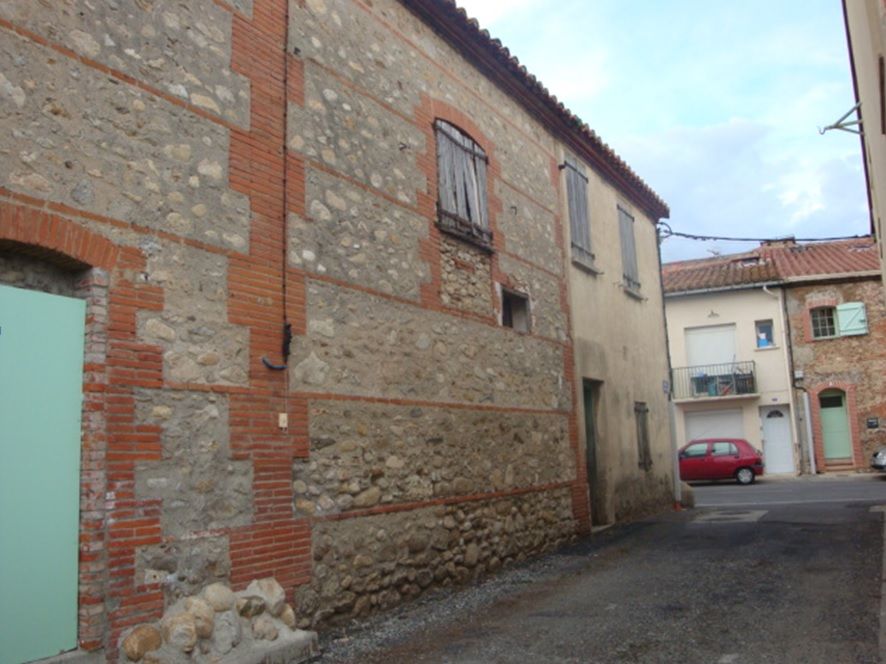 GRANGE ET LOGEMENT 204 M2. A LATOUR BAS ELNE